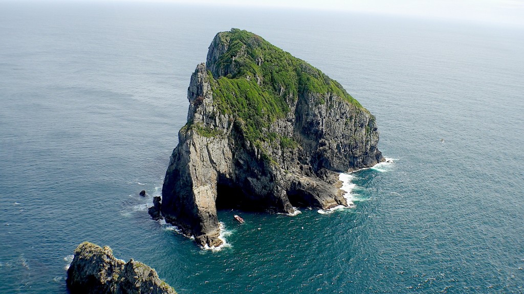 The Hole in the Rock at Bay of Islands