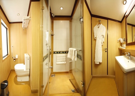 Bathroom deluxe cabin