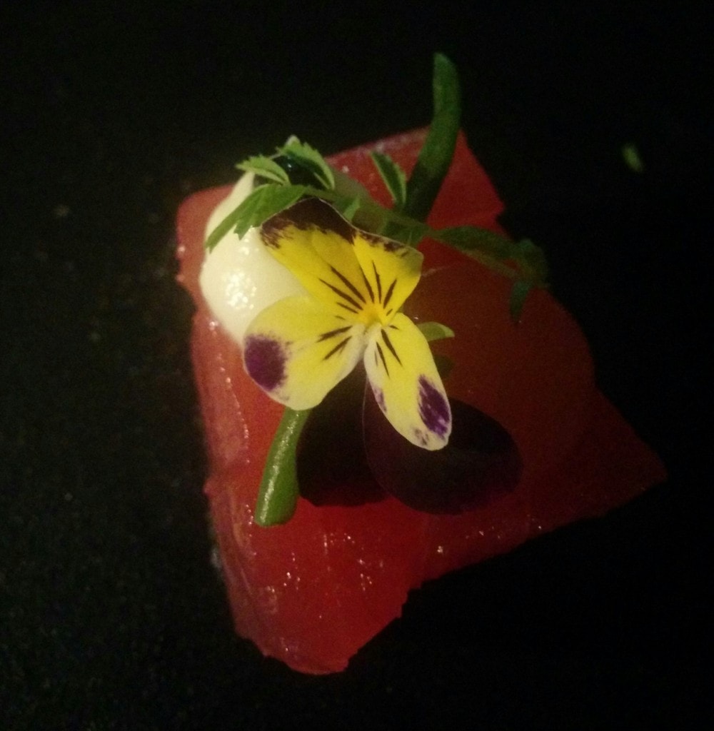 Sashimi of yellowfin tuna with white soy, fennel cream and Oscietra caviar 