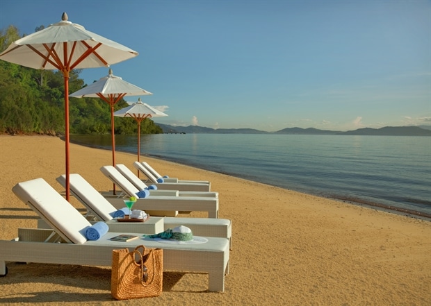 Gaya Island Resort beach