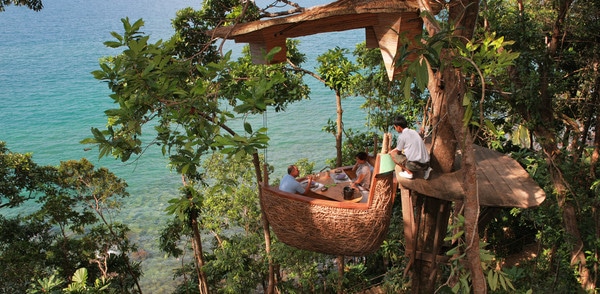 Tree pod dining Soneva Kiri