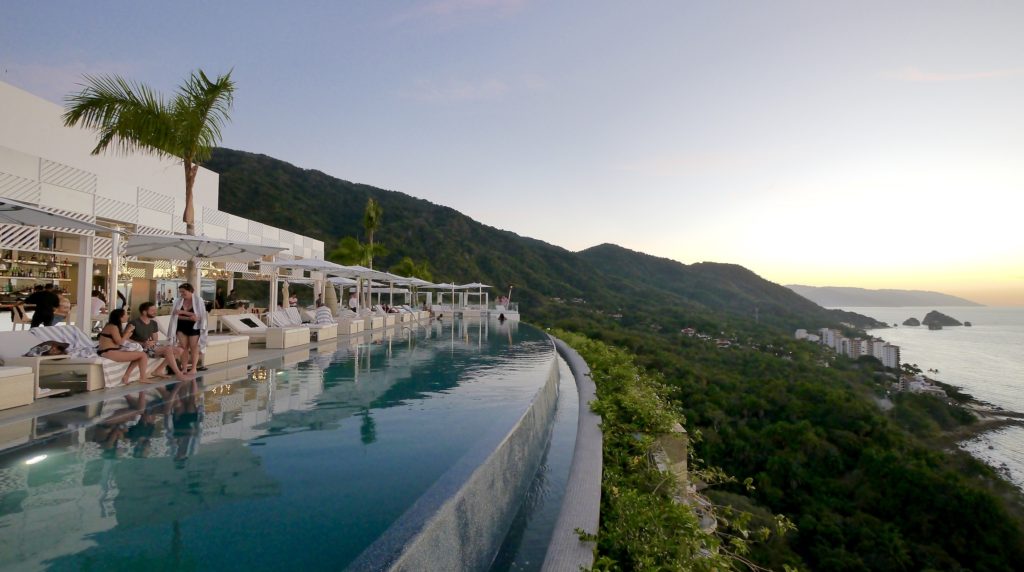 Garza Blanca Mousai pool sunset