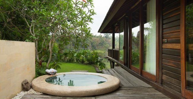 Villa Kamaniiya jacuzzi