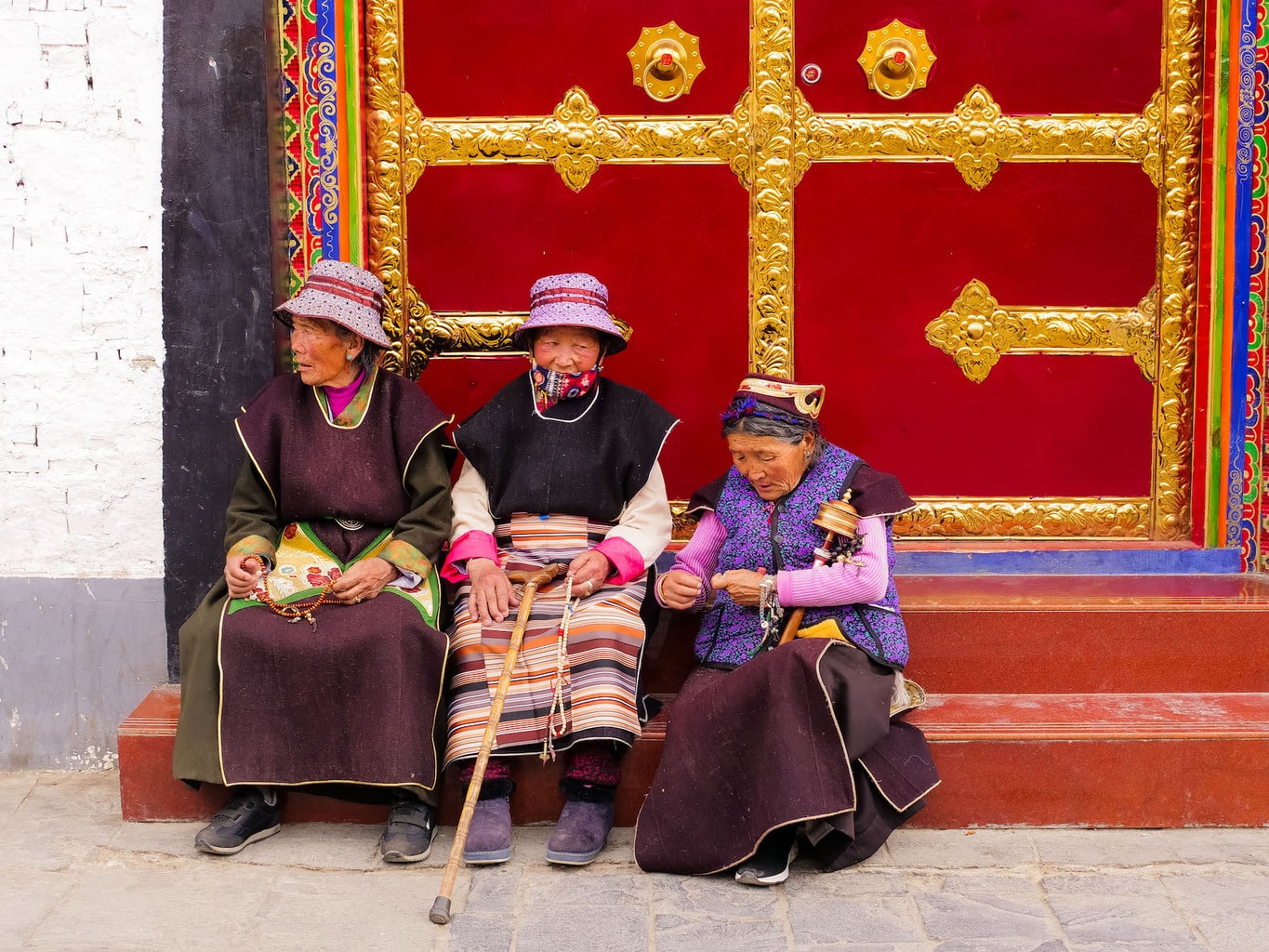 Old ladies praying