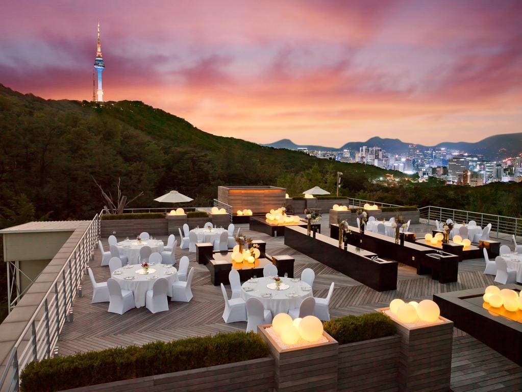 Banyan Tree Club & Spa Seoul rooftop dining