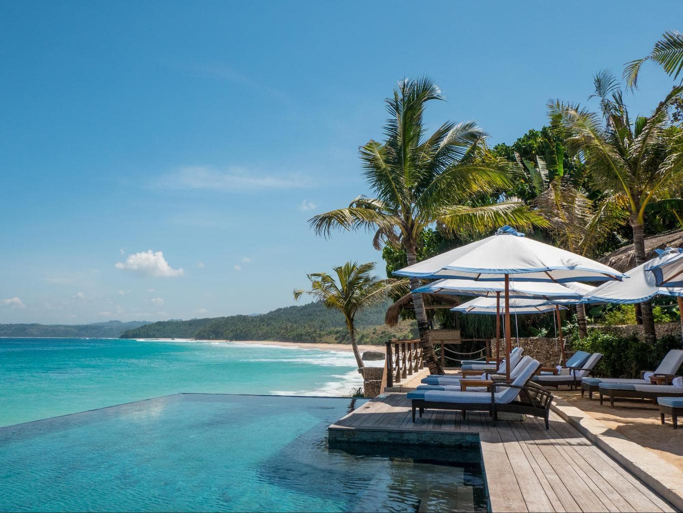 Infinity pool with beach