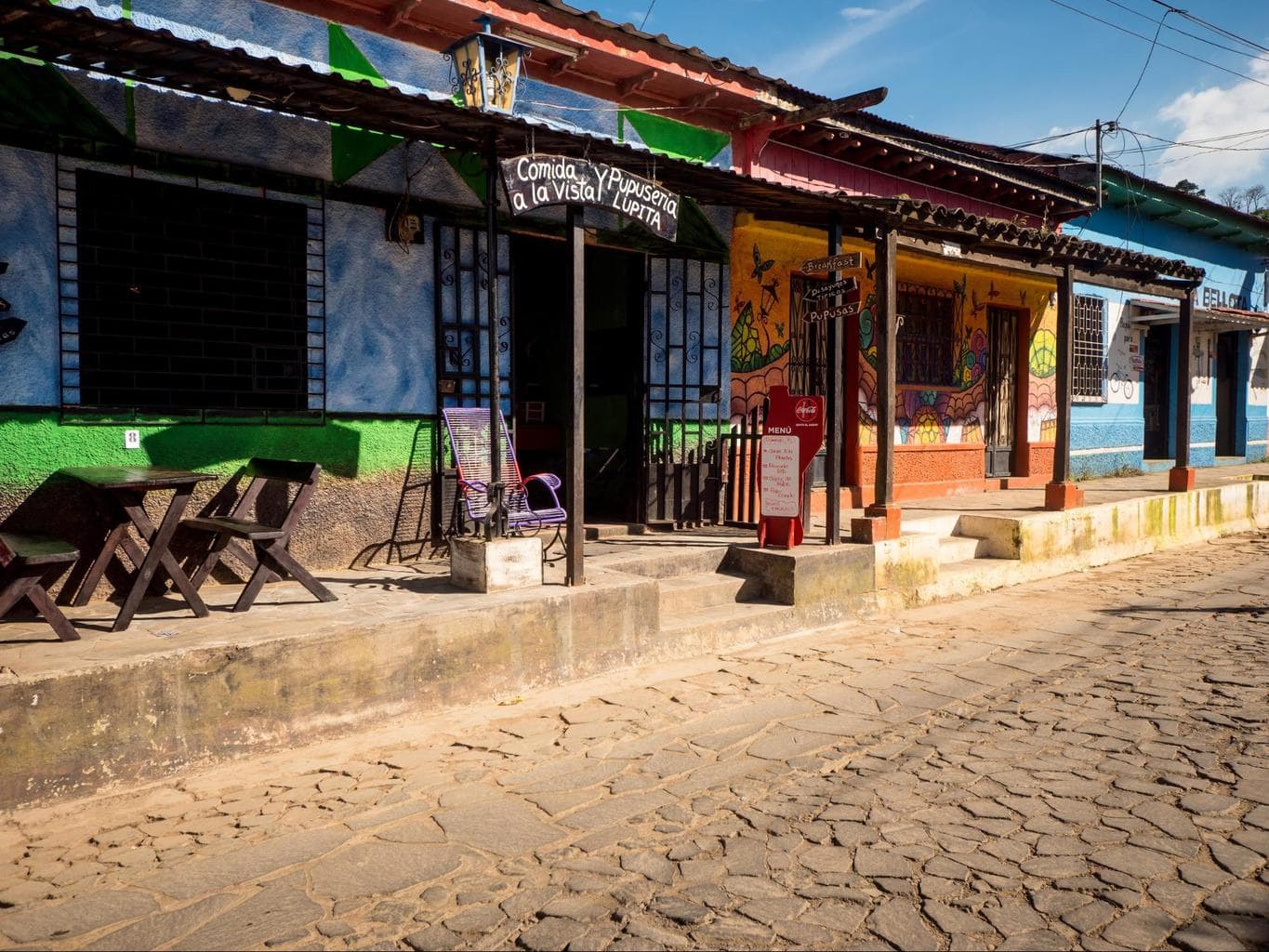 La Ruta de Las Flores Pupuseria