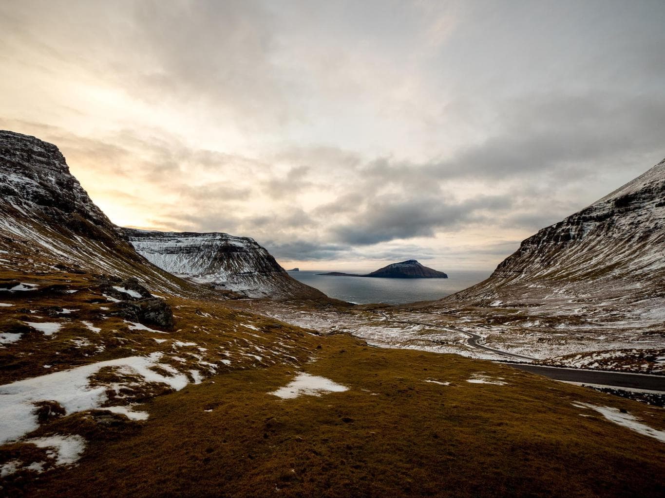 The road down to Nordradalur