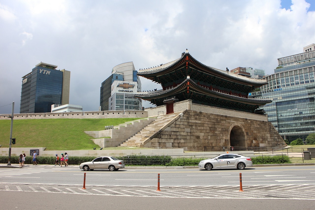 Namdaemun gate before the shopping