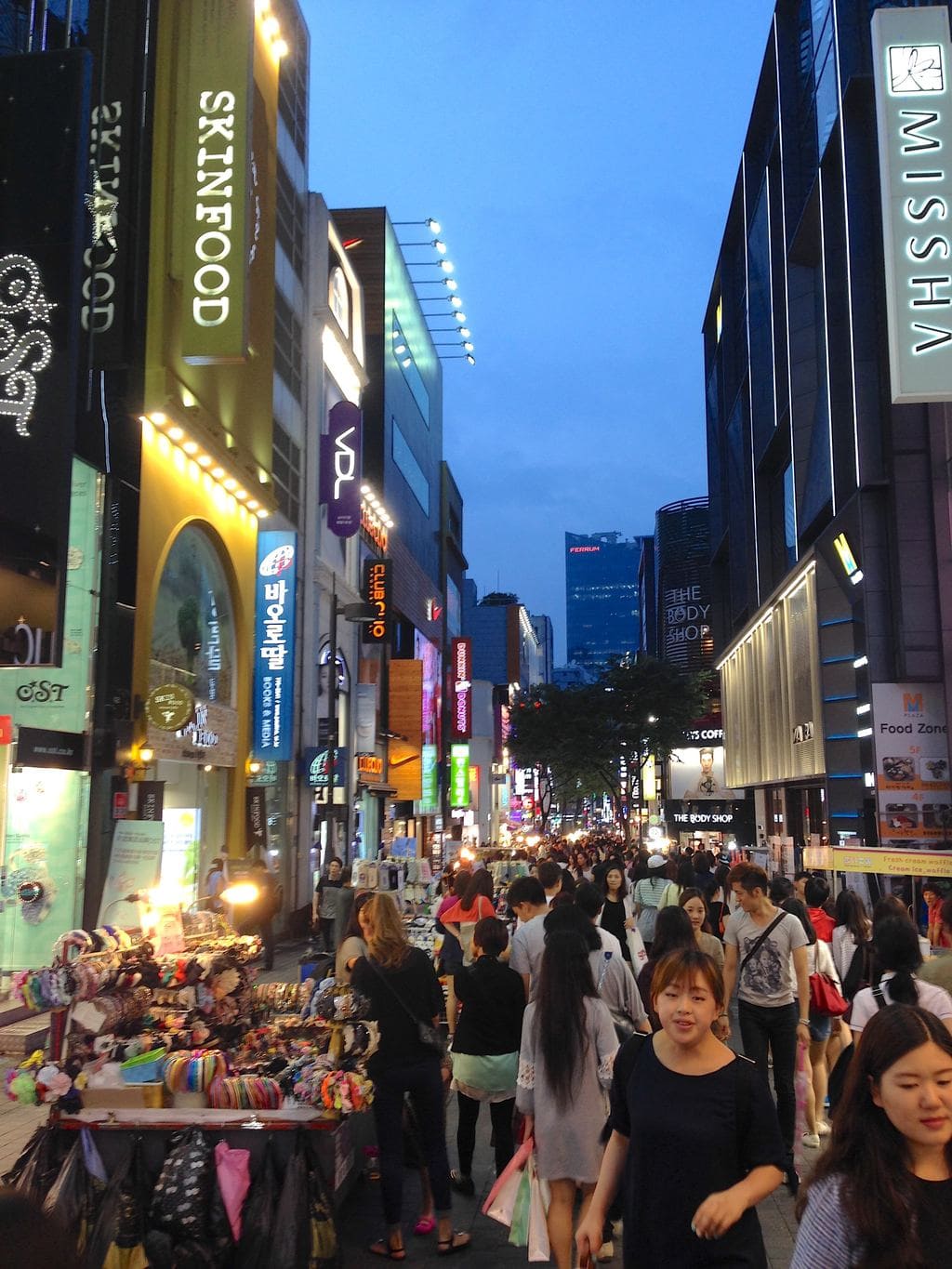 Night shopping in Myeong-dong
