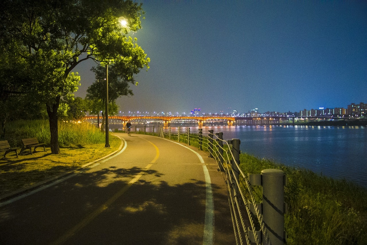 The Han river is safe to walk at night