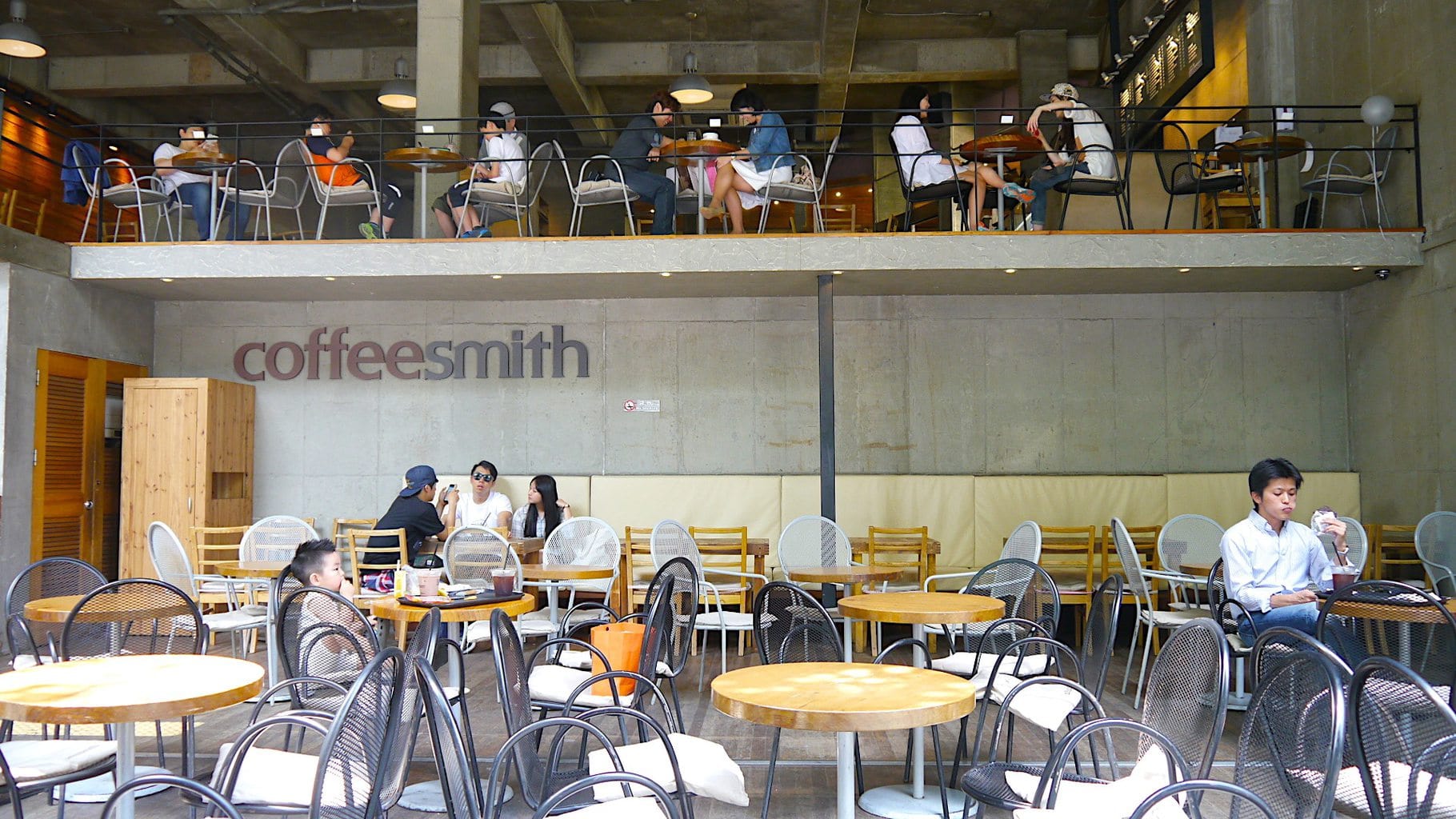 Trendy open air cafes abound in Garosugil