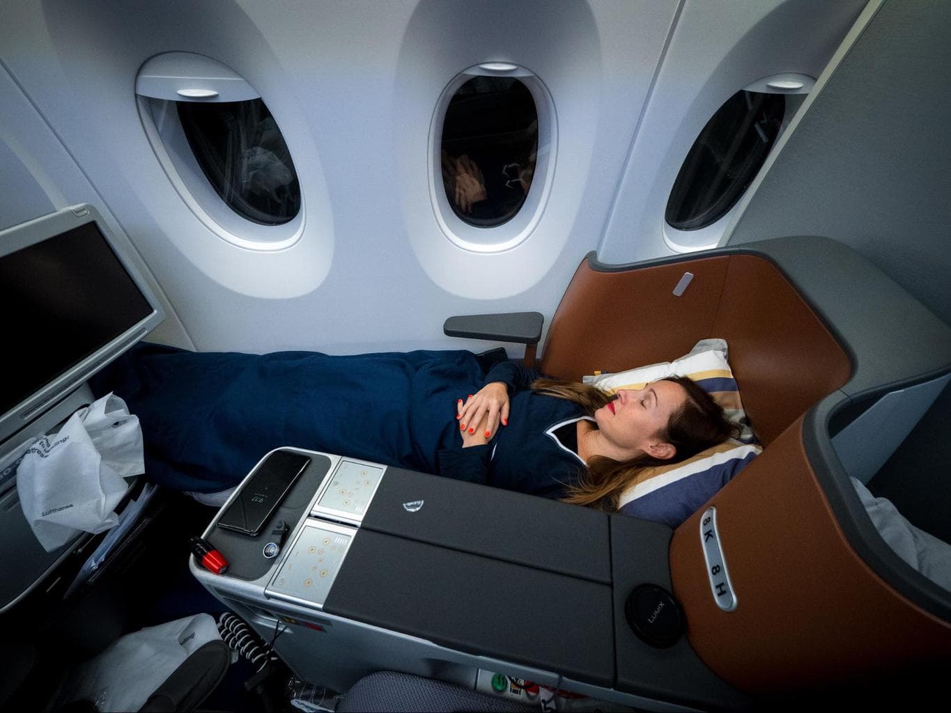 Lie-flat beds on Lufthansa A350 Business Class