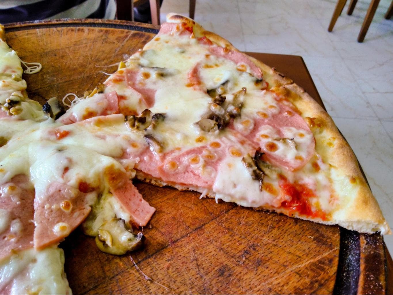Albanian pizza, pretty much like Italian pizza
