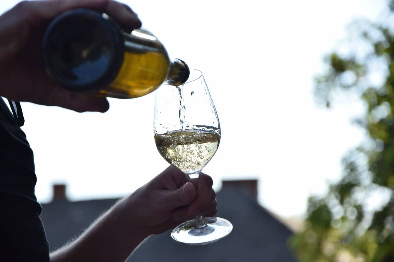 White wines, usually fresh, light and young