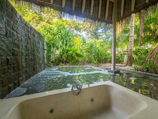 Bathroom in the villas at Soneva Fushi 02