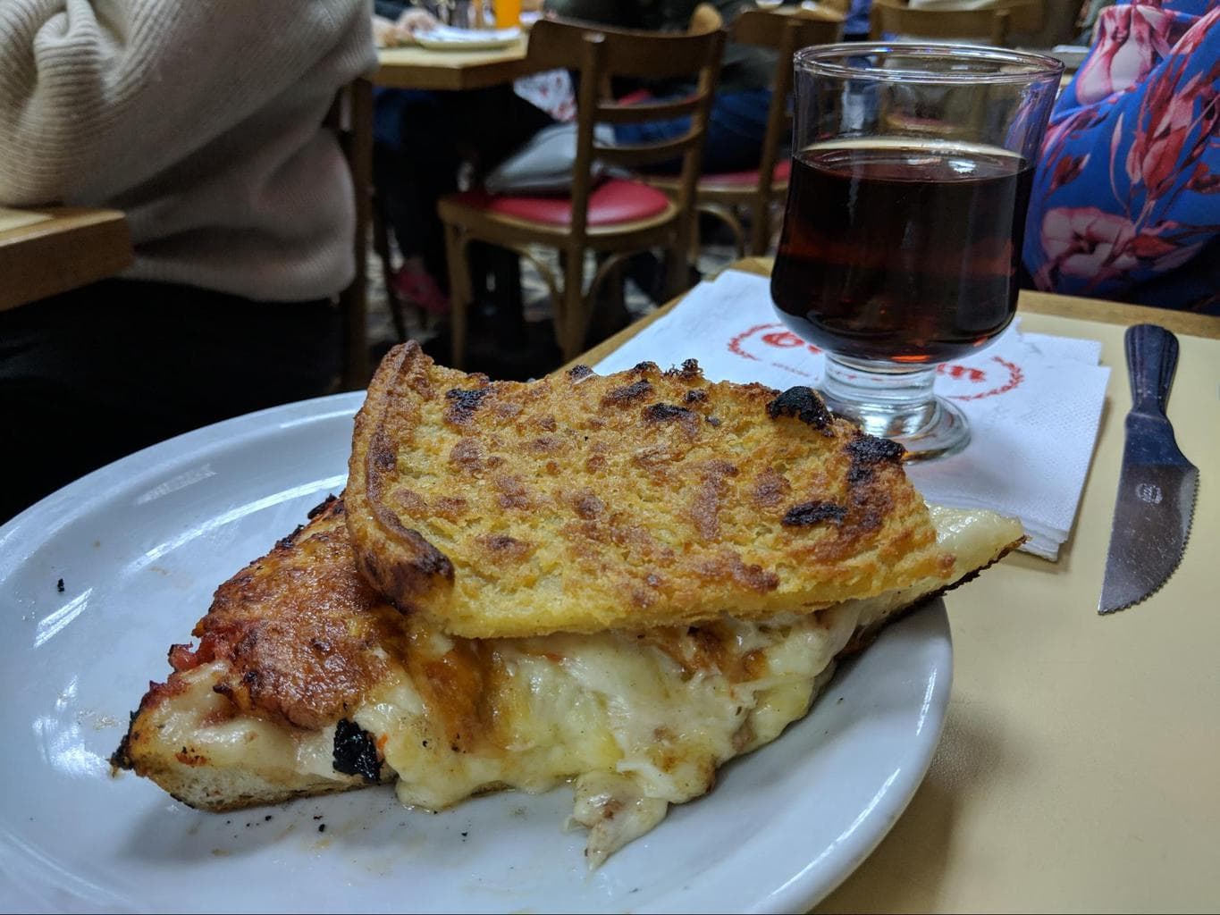 Pizza argentiniană a caballo cu moscato