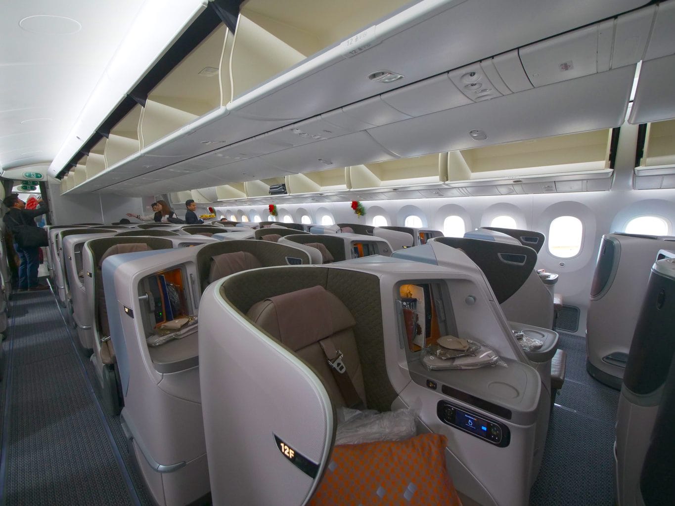 Boarding the Singapore Airlines Boeing 787-10 Business Class