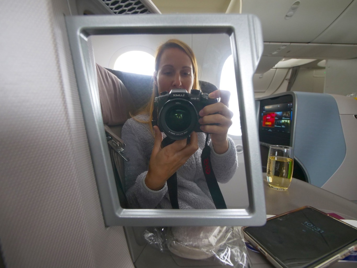 Mirror on the Singapore Airlines Boeing 787-10 Business Class