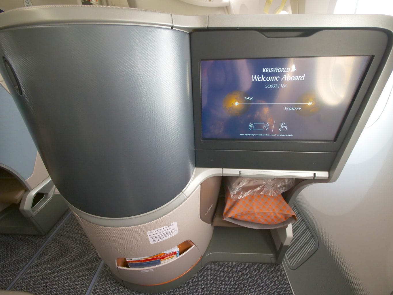 More storage on the Singapore Airlines Boeing 787-10 Business Class