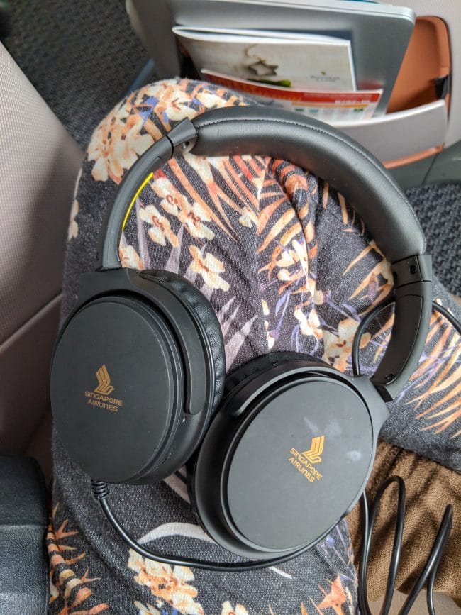 Noise canceling headphones