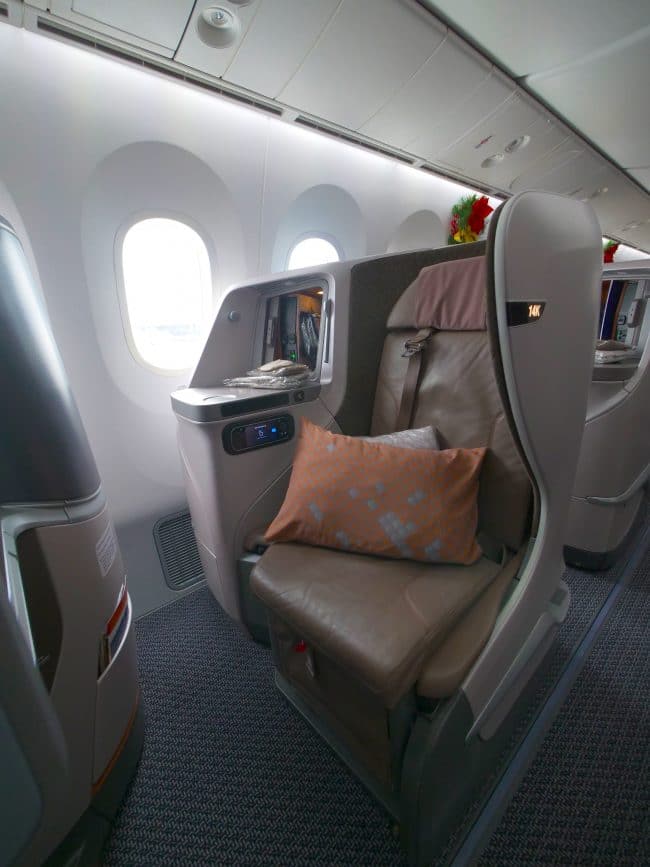 Seat on the Singapore Airlines Boeing 787-10 Business Class 01