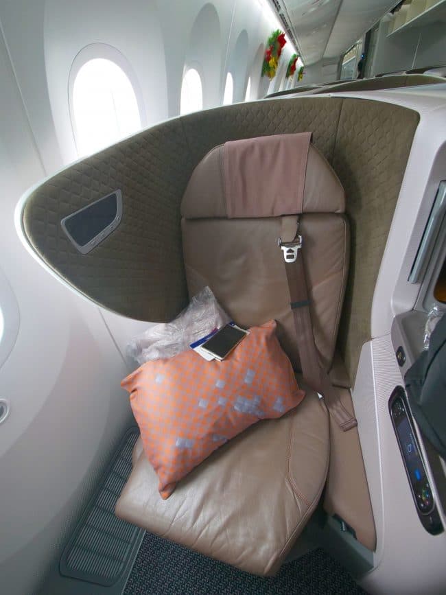 Seat on the Singapore Airlines Boeing 787-10 Business Class 02