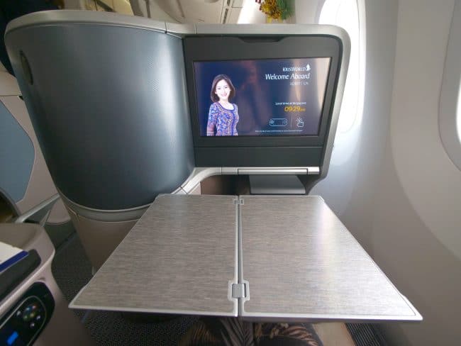 Tray table on the Singapore Airlines Boeing 787-10 Business Class 01