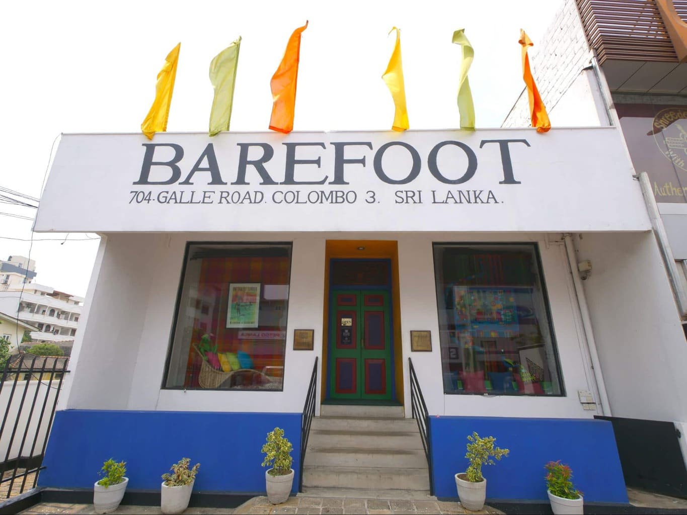 Barefoot Colombo