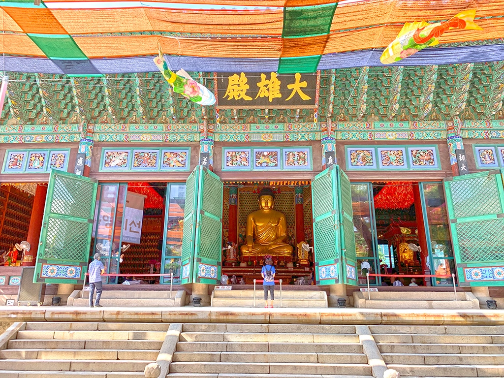 Prayer hall at Jogyesa temple