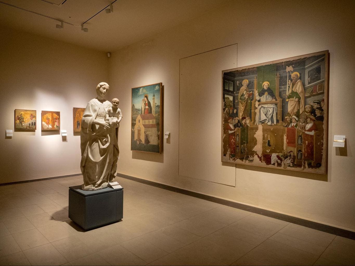 Bellomo Palace Regional Gallery inside 01