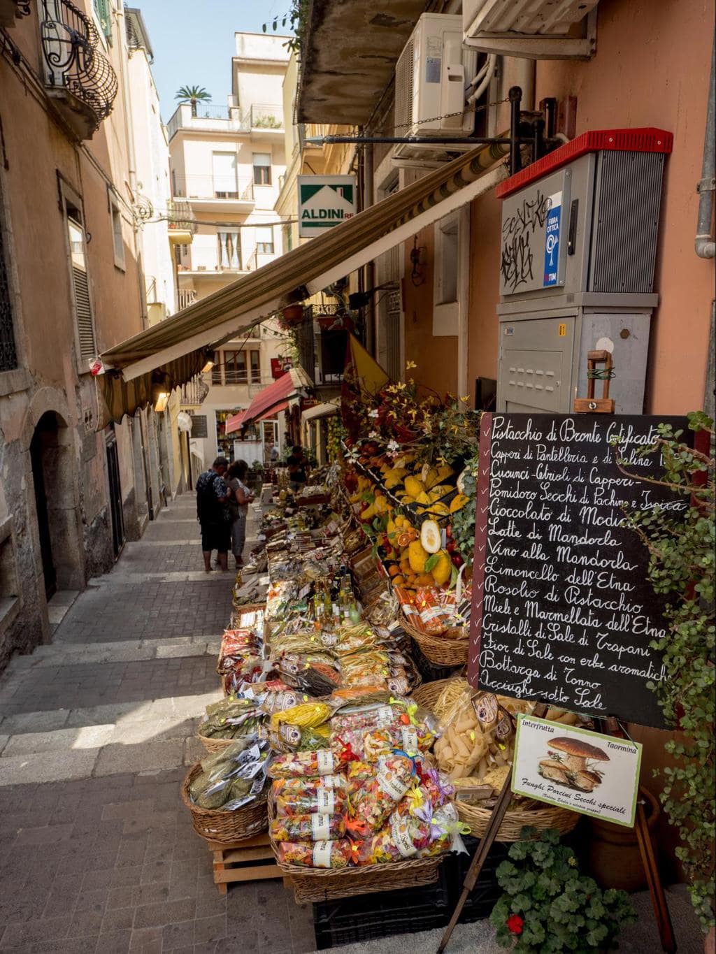 Stroll along Corso Umberto 02