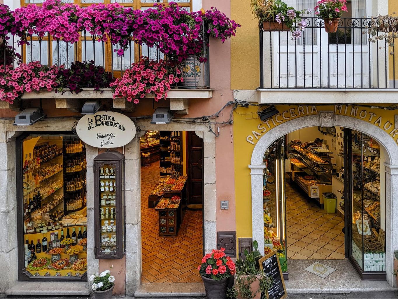 Taormina shops 02