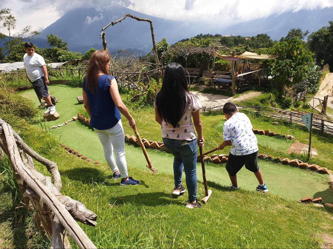 Things to do in Hobbitenango - mini golf