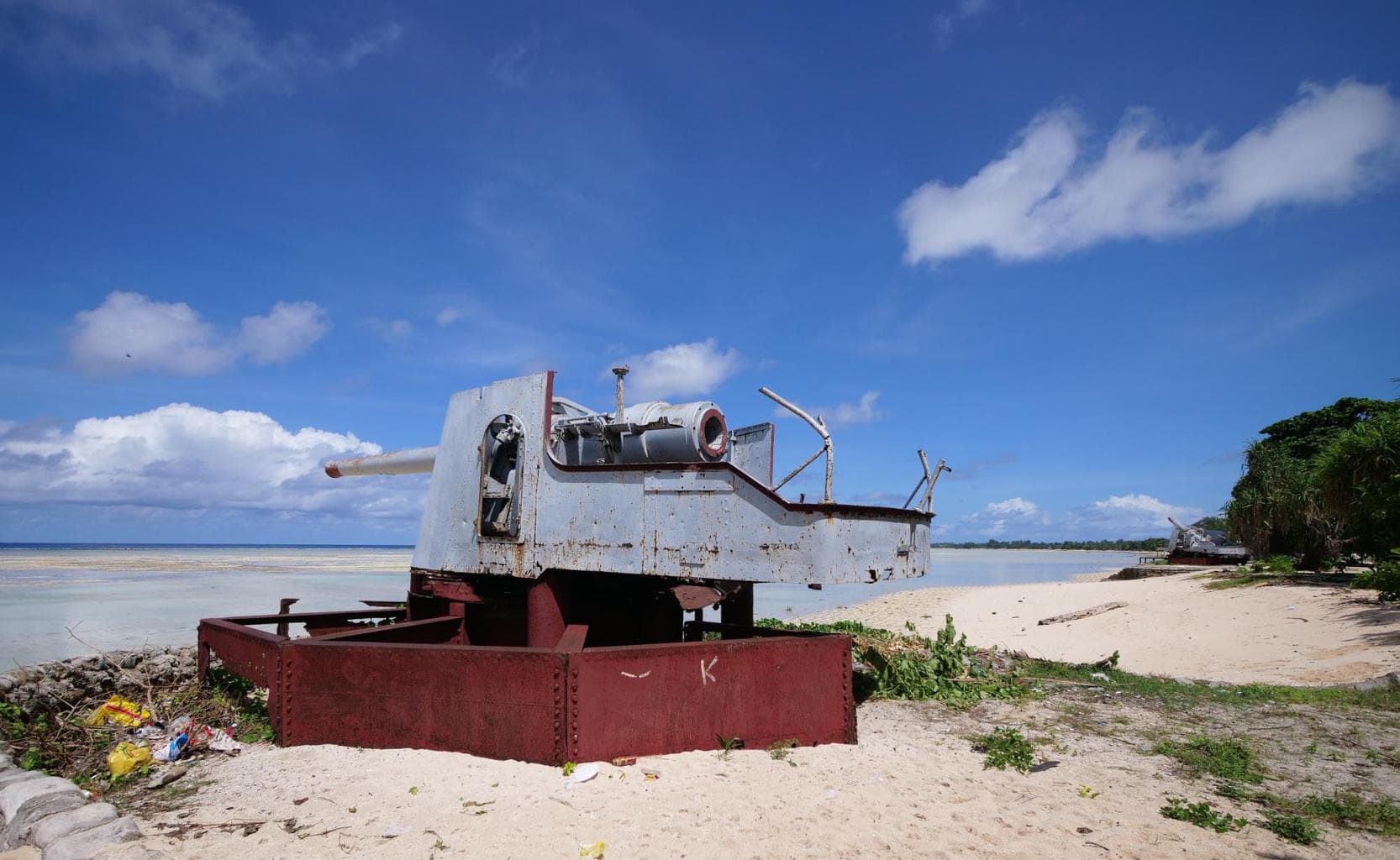 WWII Japanese guns in Kiribati