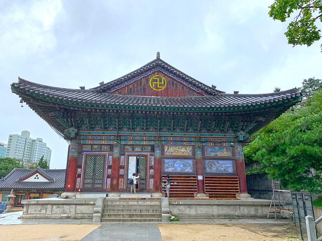 Bongeunsa main temple from the side