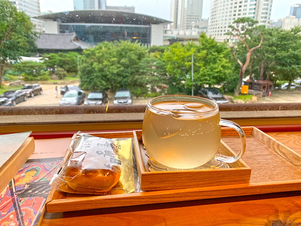 Bongeunsa teahouse tea and snack