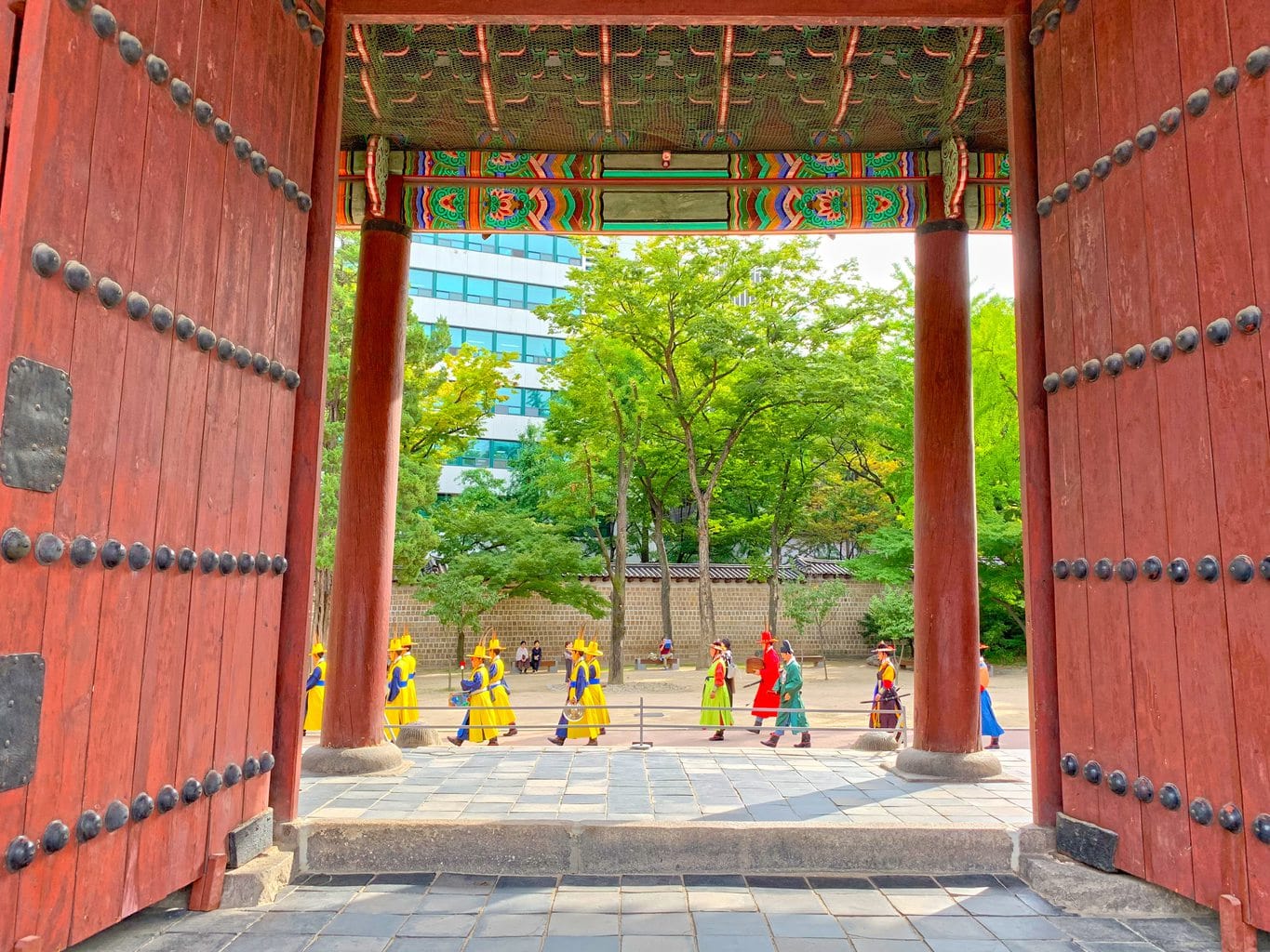 Changing of the guards at Deokhongjeon Palace