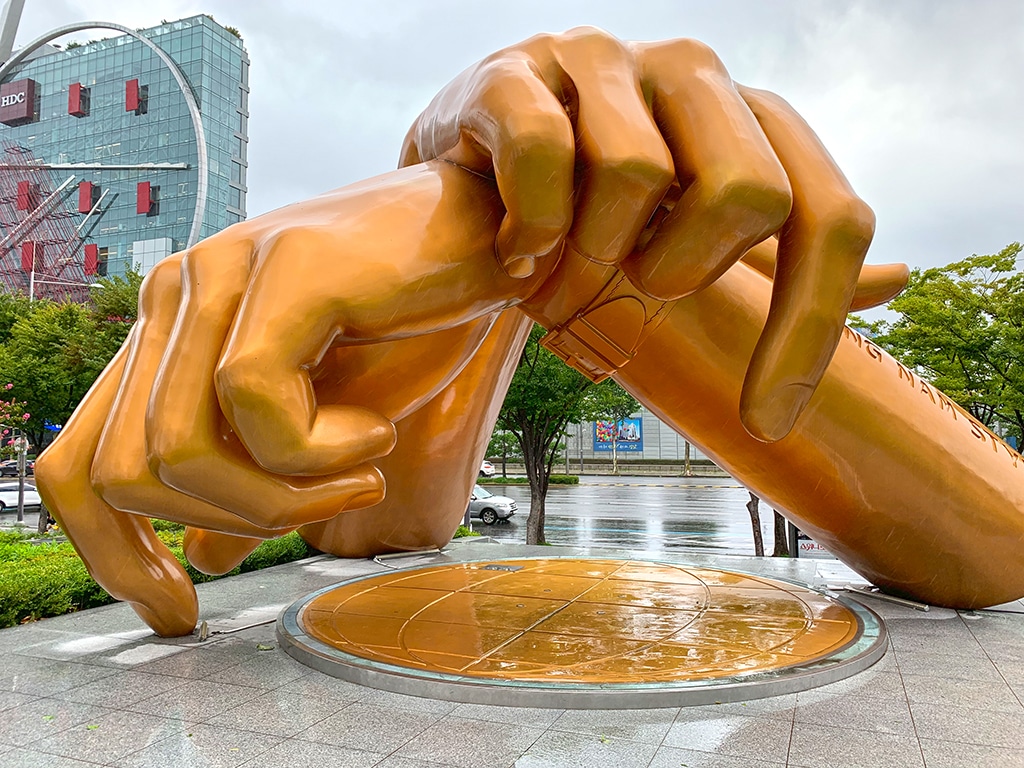 Gangnam style statue outside COEX