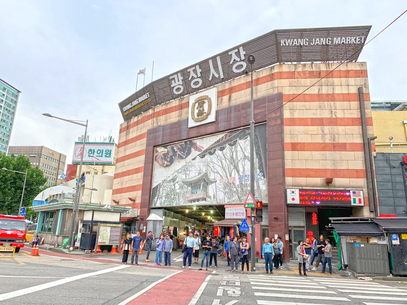 One of the many entrances at Gwangjang market