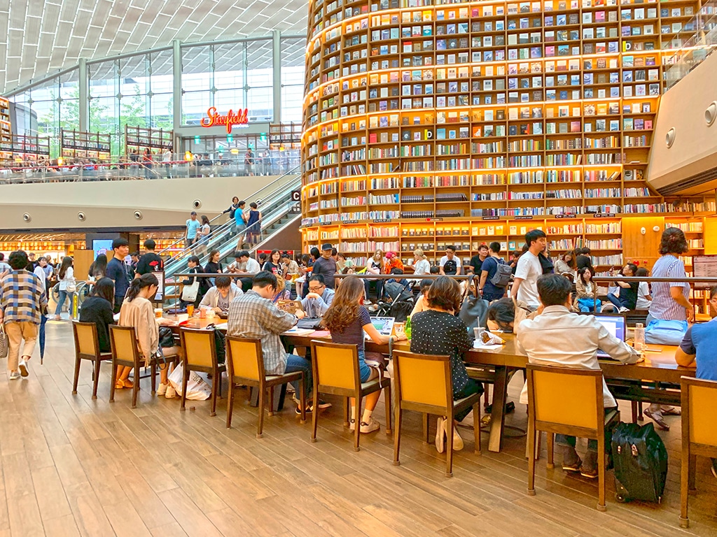 Starfield COEX Public Library downstairs seating area