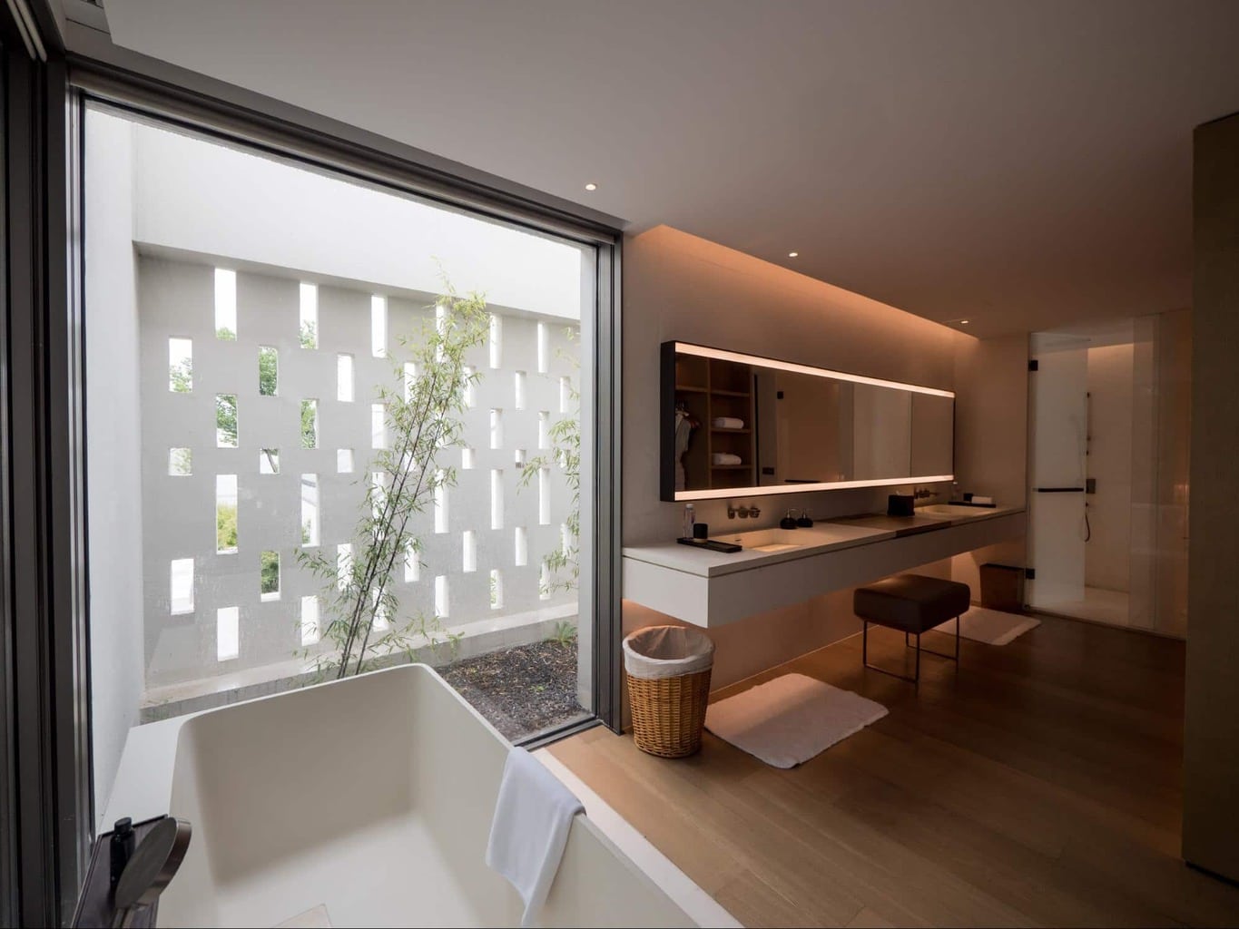 Bathtub and bathroom at Alila Wuzhen