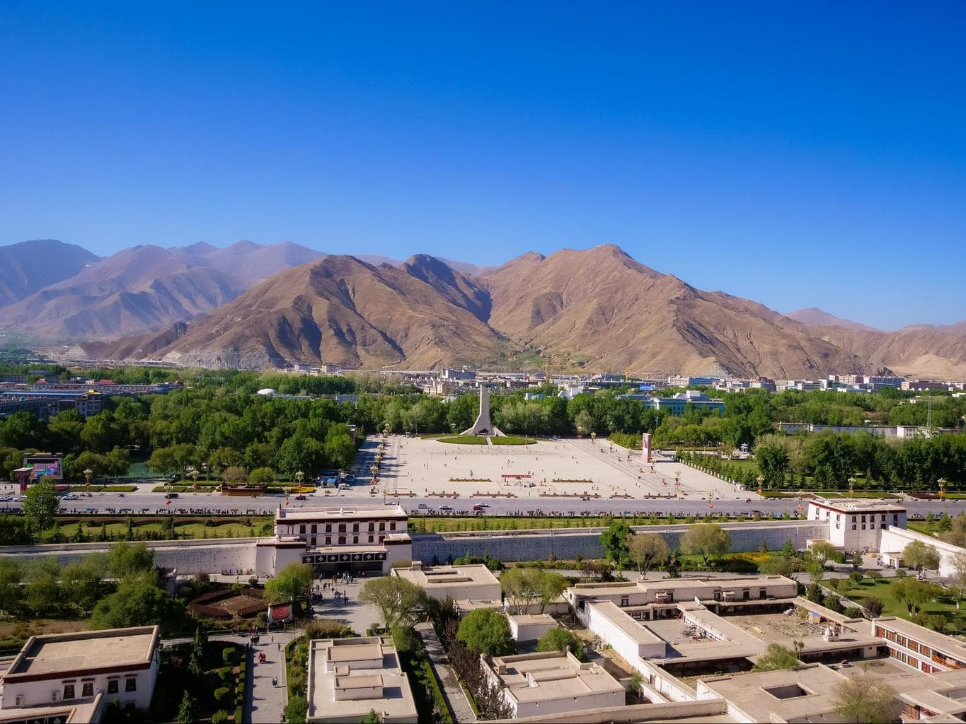 Clear days in May in Lhasa