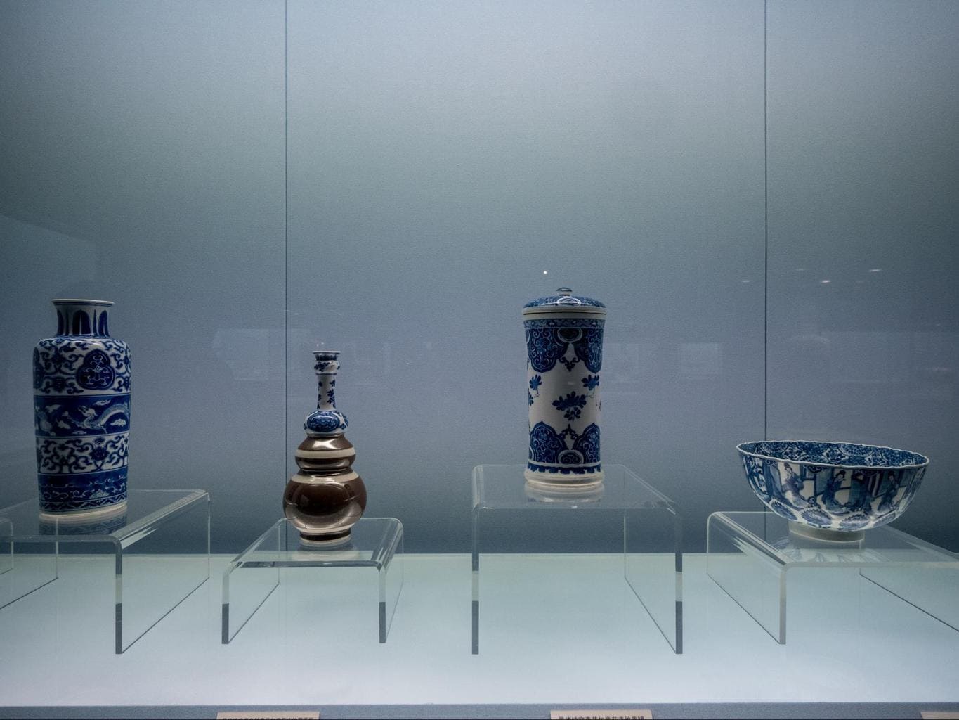 The exhibits at the Shanghai Museum vases