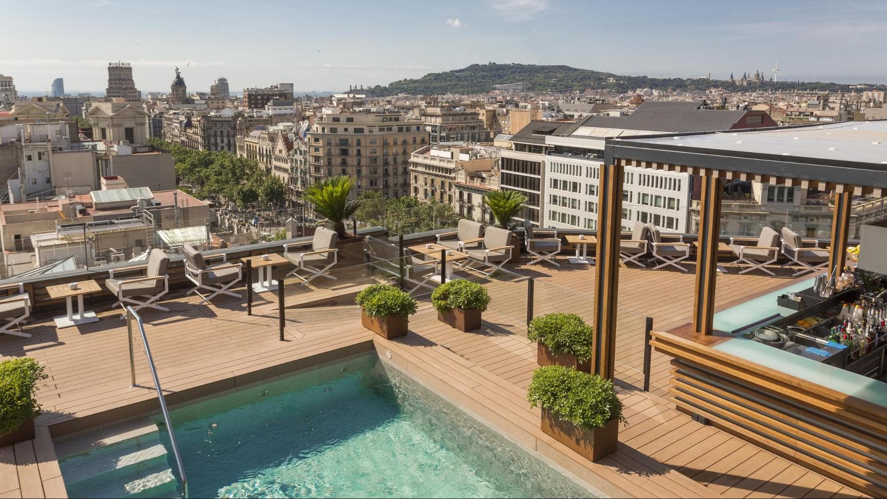 La Dolce Vitae rooftop pool, bar and restaurant at Majestic Hotel & Spa Barcelona plunge pool