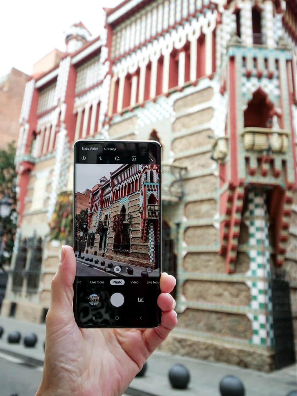 The facade of Casa Vicens 02