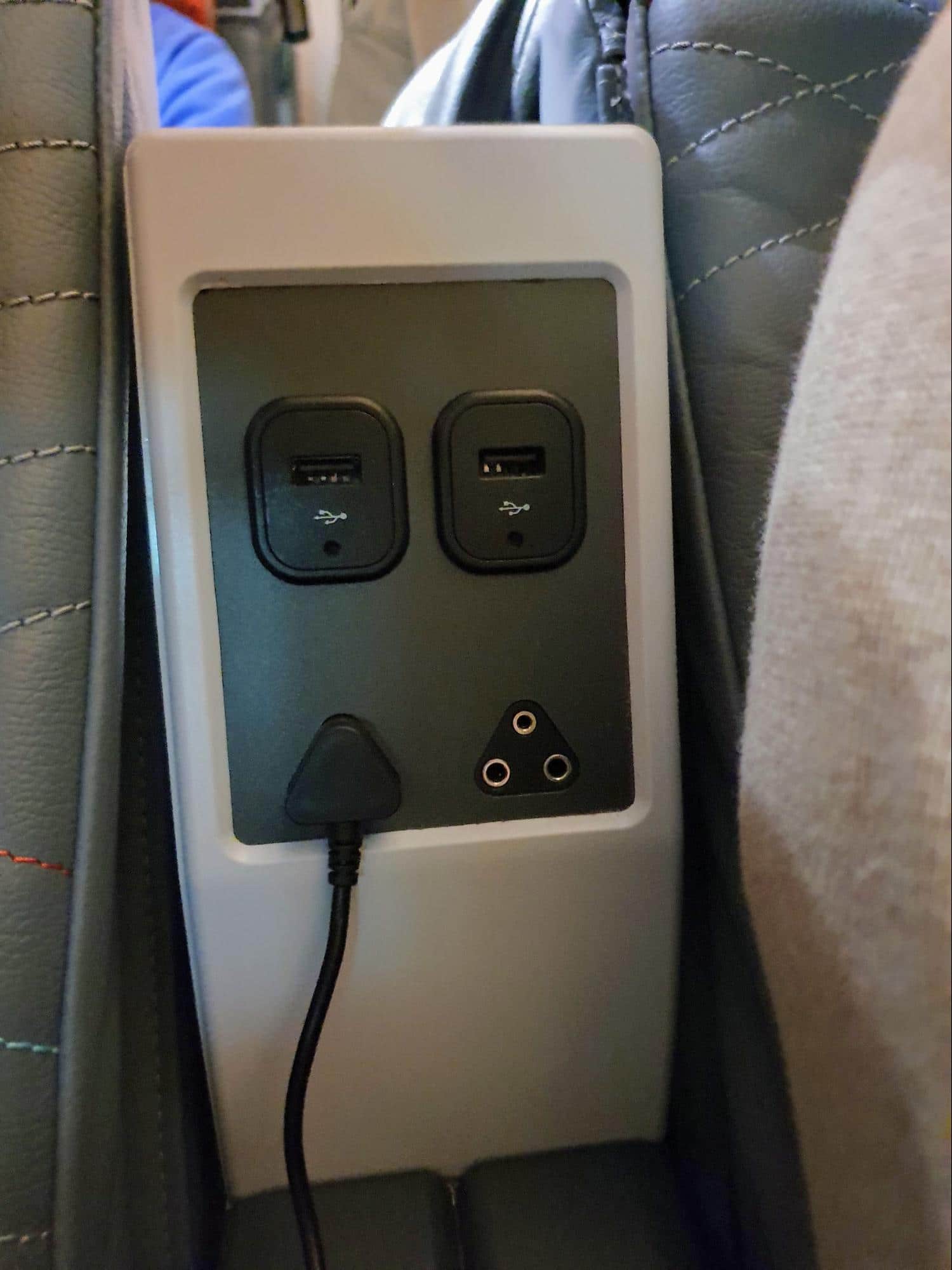 Chargers & USB ports on Singapore Airlines Premium Economy