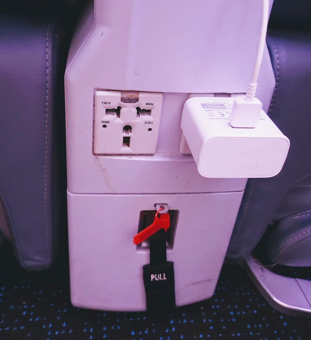 Chargers on Singapore Airlines Premium Economy