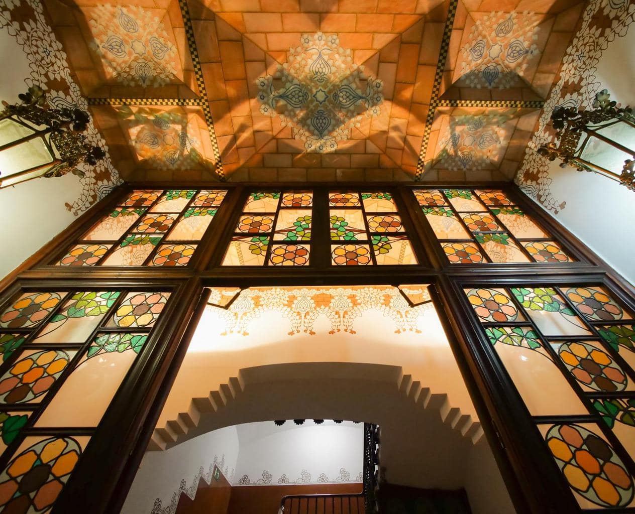 Entrance and ceiling to La Casa de les Punxes