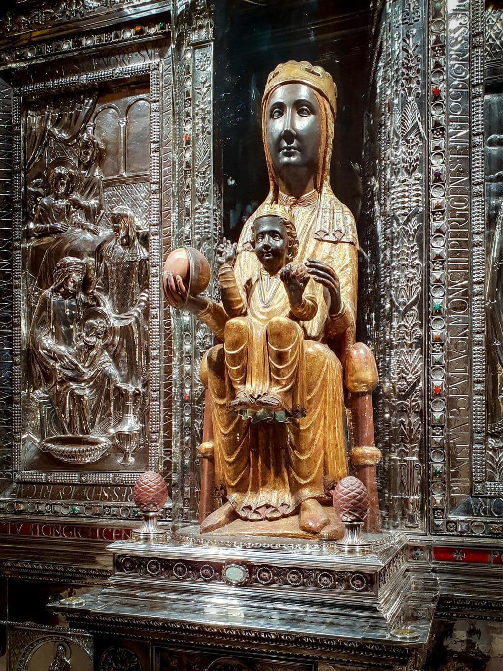 Our Lady of Montserrat statue 01